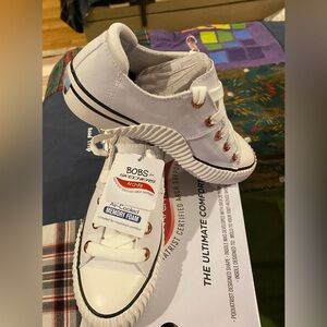 NWT Skechers BOBS Arch Fit White Sneakers 5